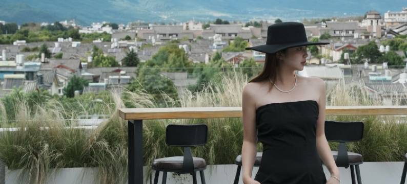 麓鸣·山赞｜雪山IMAX电影画框·日照金山揽景云宿(丽江古城店)图片