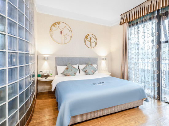 嘉兰城市酒店(成都温江南熏大道地铁站店)