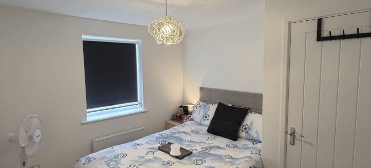 格里姆斯比精美新建家庭旅馆，提供免费停车(Beautiful New-Build Home in Grimsby With free parking)图片