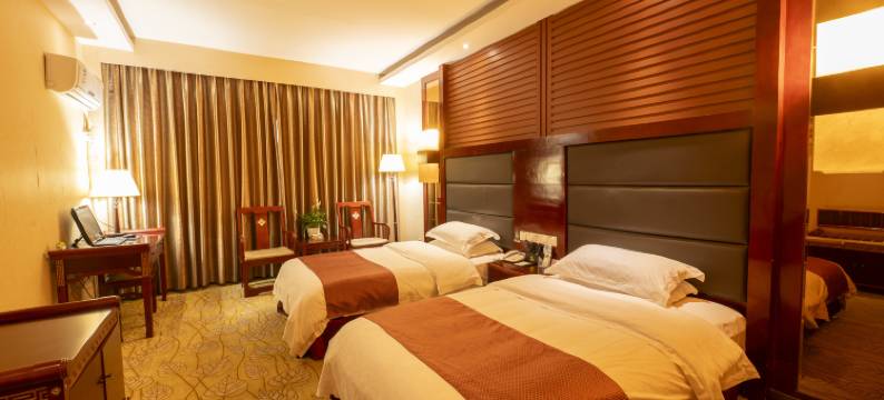 云南水富成中白云酒店图片