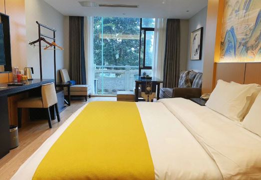 West port garden hotelHotel Overview