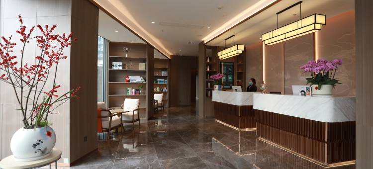 白玉兰酒店(南京红山动物园迈皋桥地铁站店)图片