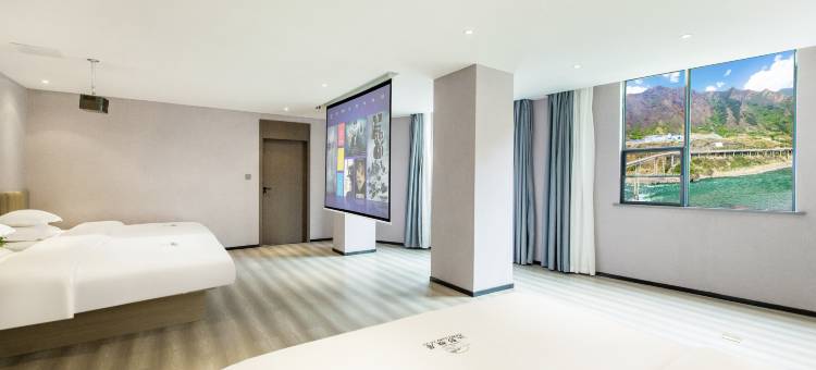 江影雅居酒店(雅江318国道店)图片