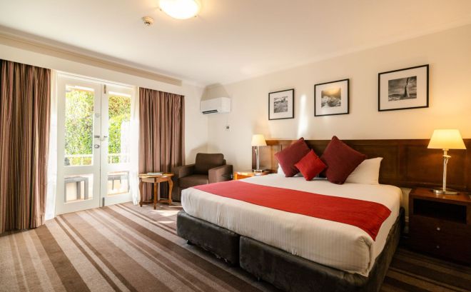 Mercure Canberra Hotel Overview