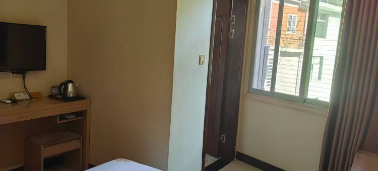 怡然宾馆(岚皋客运站店)图片