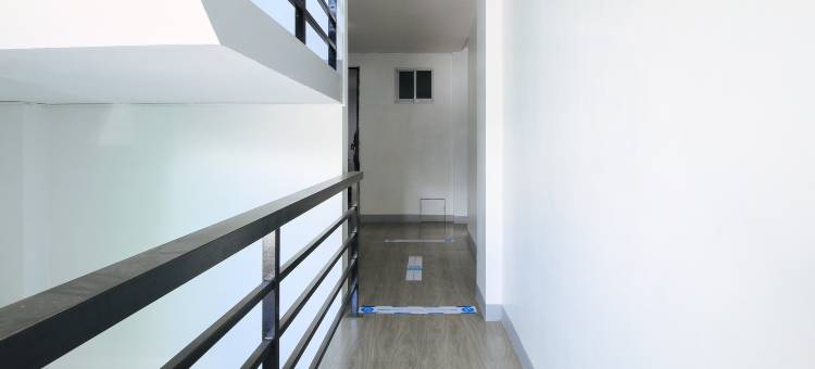 红多兹酒店近佐贝尔罗克萨斯街(RedDoorz near Zobel Roxas St)图片