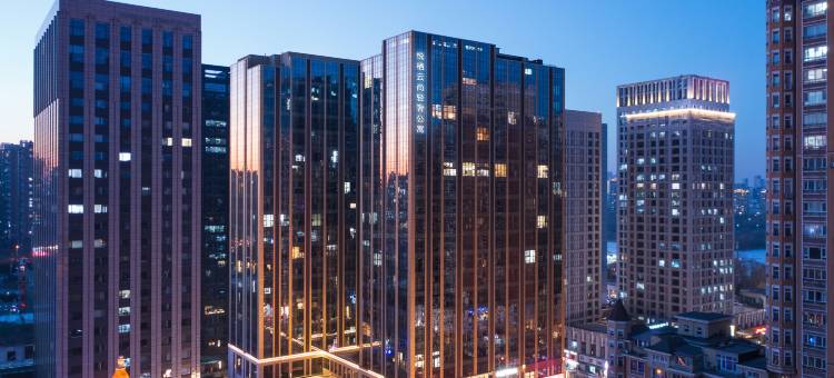 悦栖云尚轻奢民宿(沈阳奥体中心浑河外滩市集店)图片