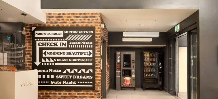 米尔顿凯因斯便捷酒店(easyHotel Milton Keynes)图片