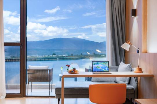 盐源柏林湖苹果庄园图片