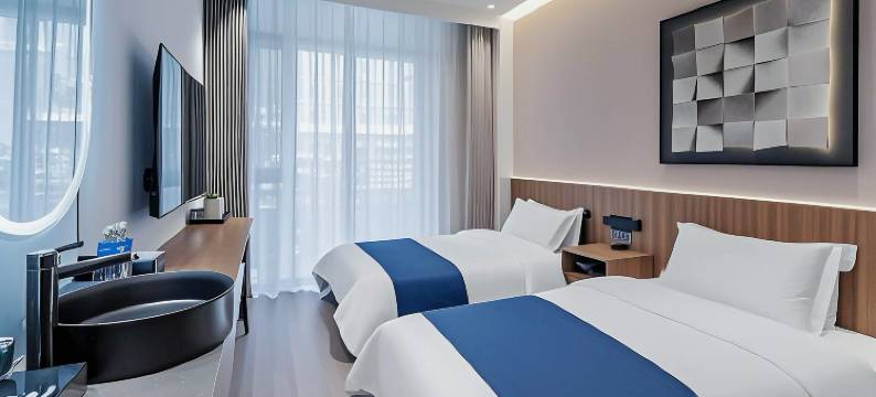 蓝鲸鱼酒店(南京南站双龙大道地铁站店)图片