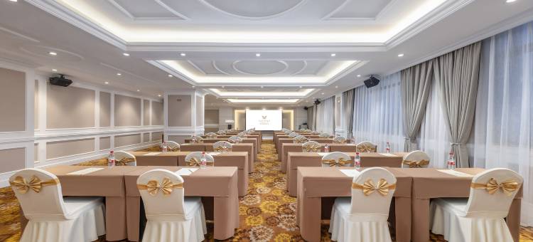 维也纳国际酒店(东兴市高铁站二桥口岸店)图片