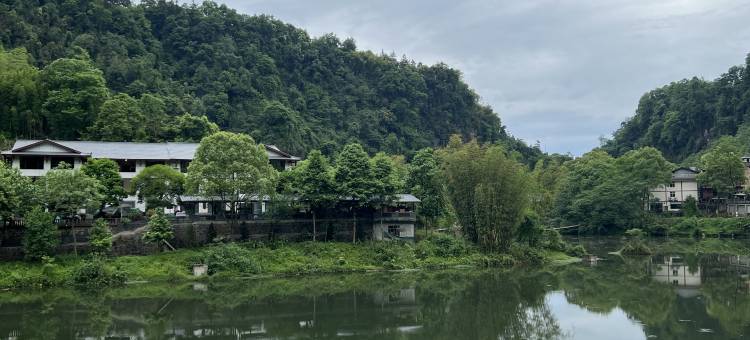峨眉山清湖山庄图片