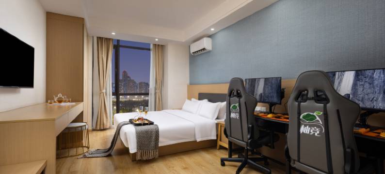 尖峰·柚电竞酒店(南昌西站地铁站店)图片