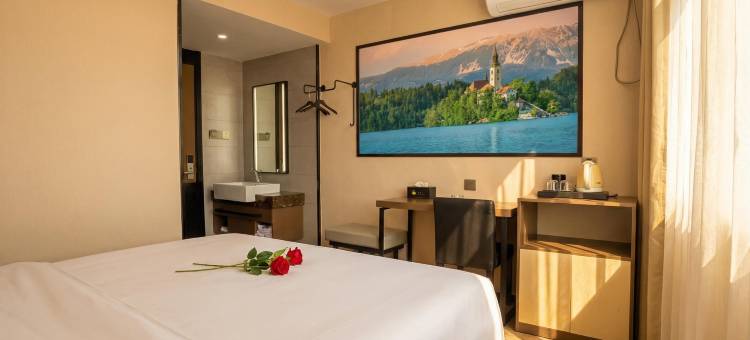 爱蒂儿智能酒店(盘锦火车站兴隆大厦第二百货店)图片