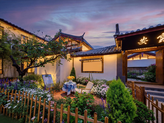安雲·日照金山雪景设计师独立花园美宿(古城四方街店)