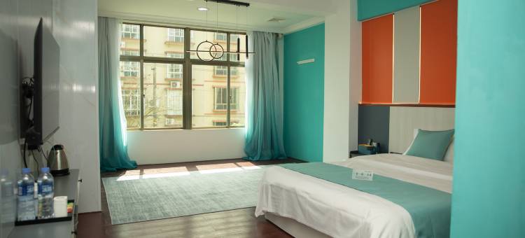 定安熊先生智慧客栈图片