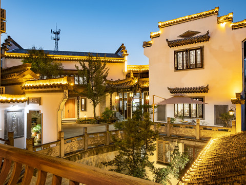 花筑奢·济容山馆文化主题民宿(黄山歙县徽州古城店)