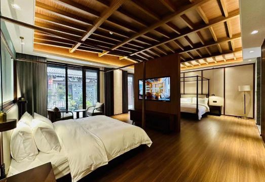 Octagon Featured High-end Hotel Hotel Overview