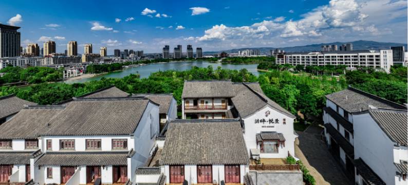 湖畔·悦景轻奢客栈(红河水乡店)图片