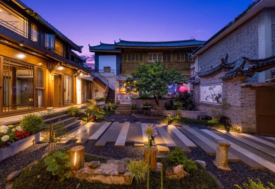 Lijiang Windy Garden | and Vibr Aesthetic Viewestay (North Gate Store,  Ancient City) over view