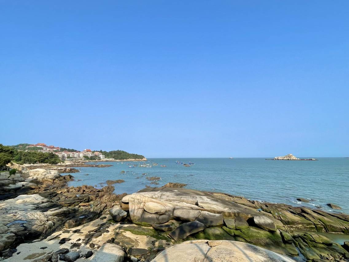 看海听潮·超一线海景·躺赏最美日出现代轻奢民宿(莲池澳沙滩店)预订价格,联系电话位置地址【携程酒店】