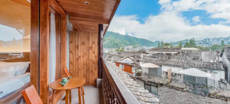 桃花·屋顶观景民宿(凤凰古城店)图片