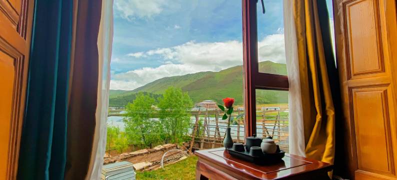 香格里拉德吉宗康民宿(纳帕海店)图片