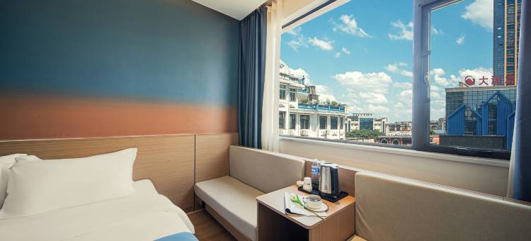 Xhotel青绵智慧酒店(进贤高铁站天虹商场店)图片