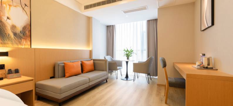 金岭西岸酒店(绵阳中华大熊猫苑游客中心店)图片