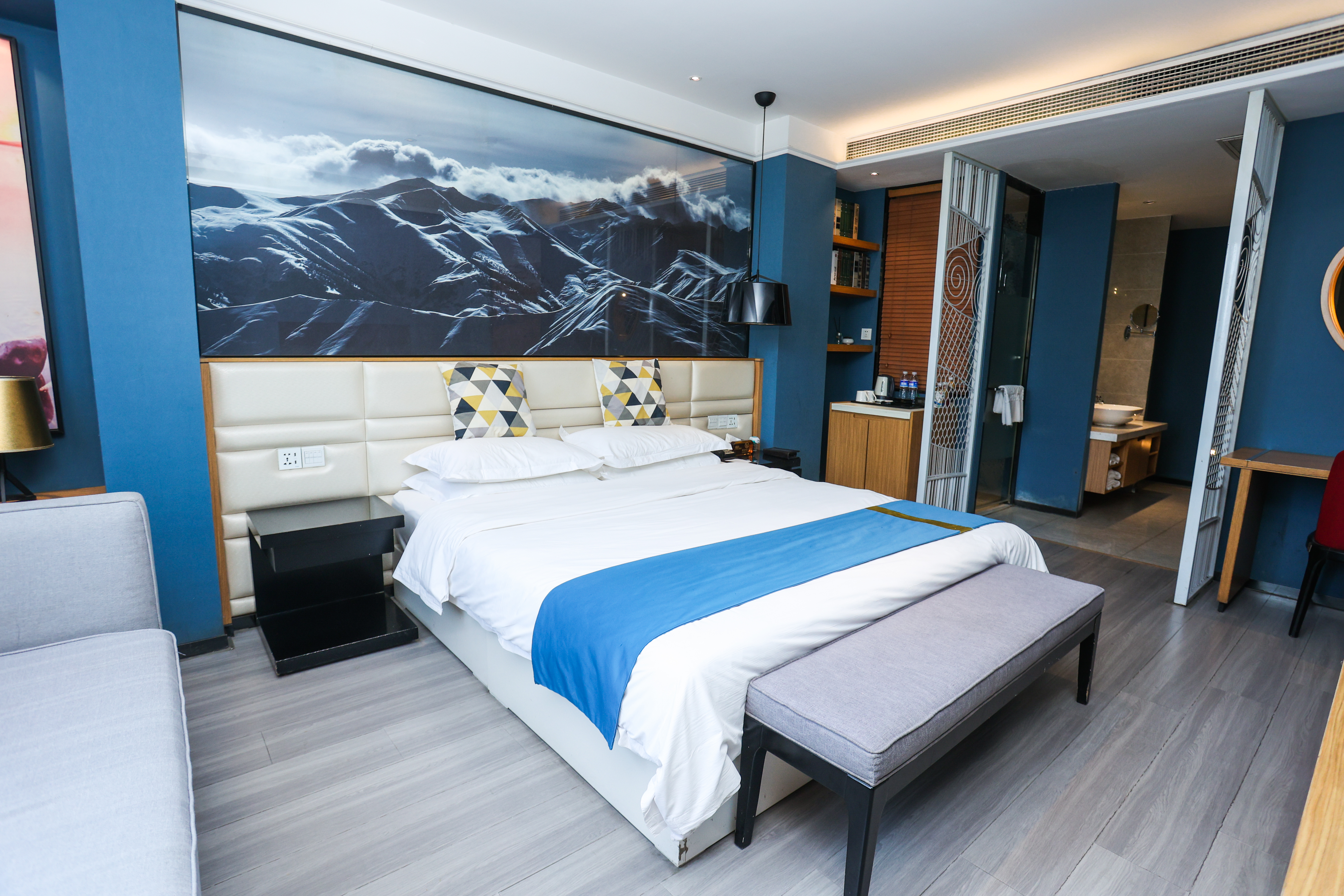 Ceeci HotelOver view