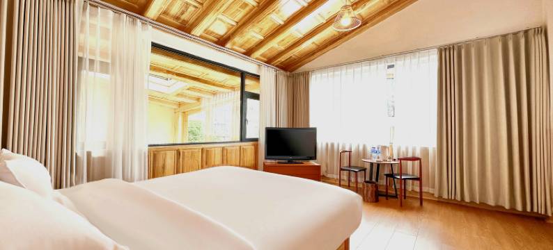 香格里拉云岫风廊美宿(独克宗古城大佛寺转经筒店)图片