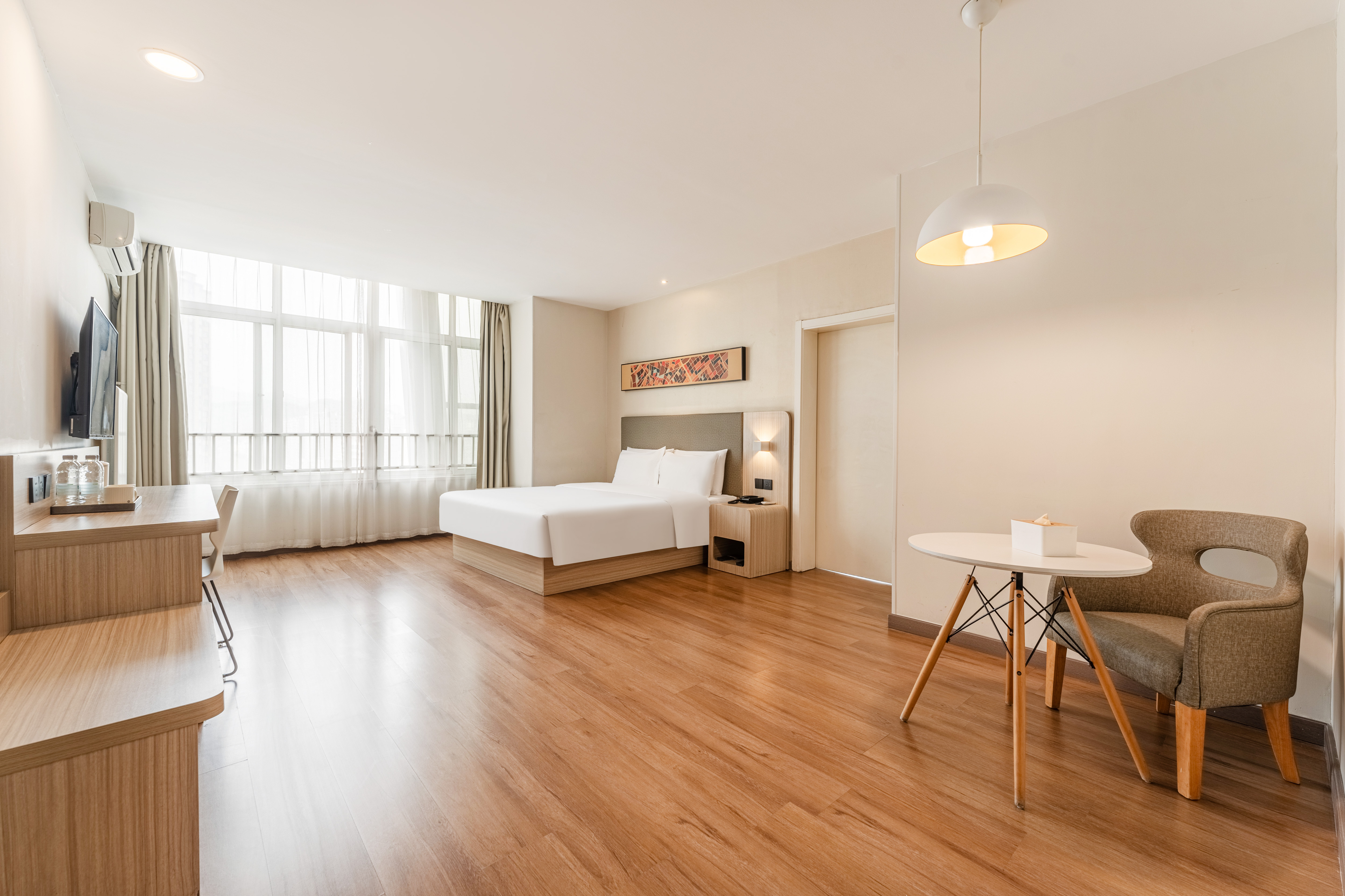 HanTing Hotel (Shangluo Shidai Huacheng) Over view