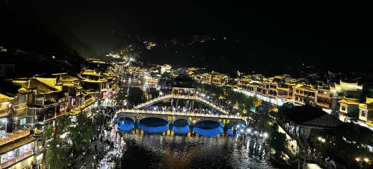 迎晖阁精品客栈(凤凰古城景区虹桥店)图片