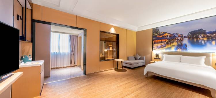 好莱湾酒店(罗定市江滨公园店)图片