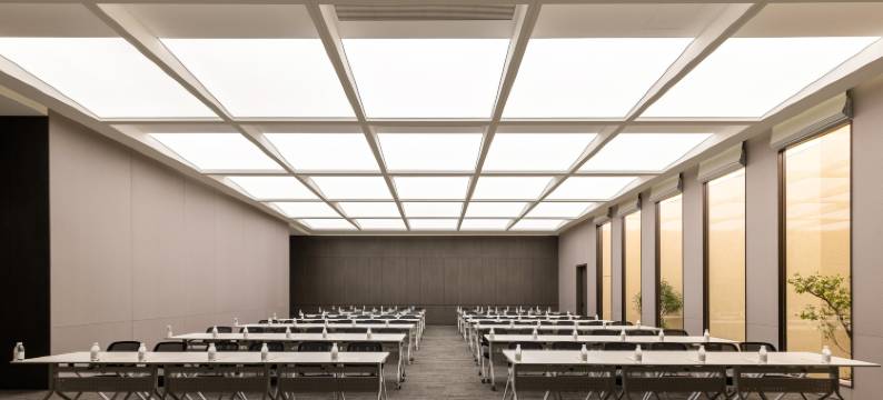 呼和浩特内大南校区五里营地铁站亚朵酒店图片