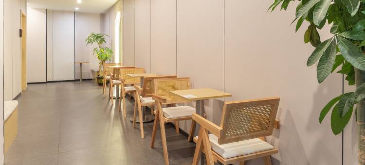 登巴客栈(虹桥机场九亭地铁站店)图片