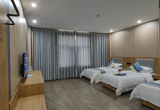 Quality Hotel DelinghaHotel Overview