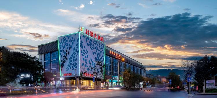 君鑫翎大酒店(柳州高铁站店)图片
