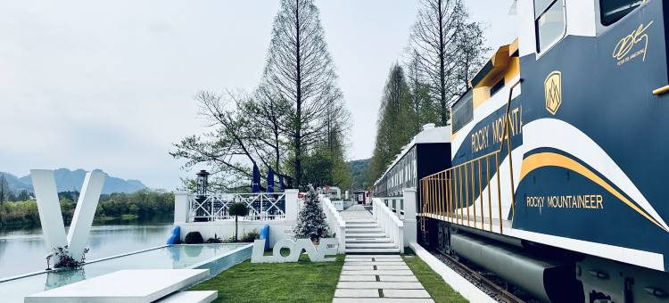 向云端·火车民宿图片