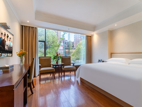 元亨酒店(巴中容邦万达广场店)