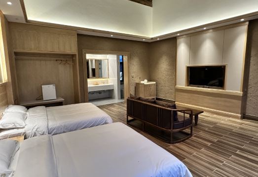 Qiu's compound Hotel Overview