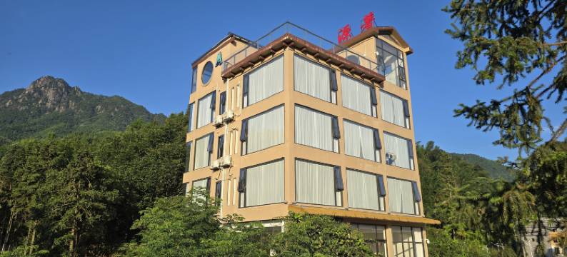 莽山源著·大峡谷畔山居图片