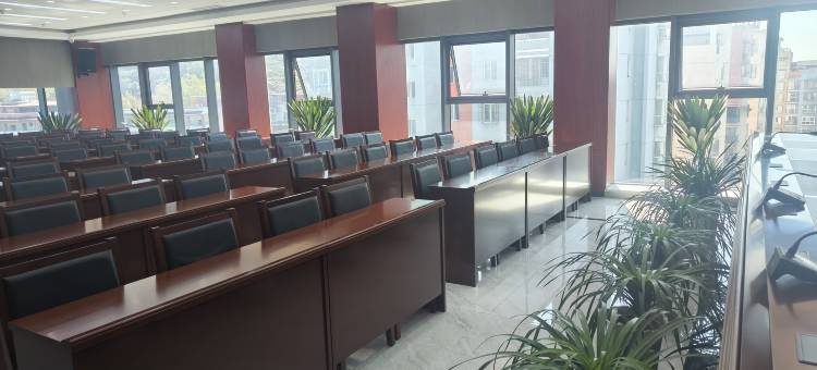 柏丽艾尚国际酒店(贵阳花溪区政府明珠大道地铁站店)图片