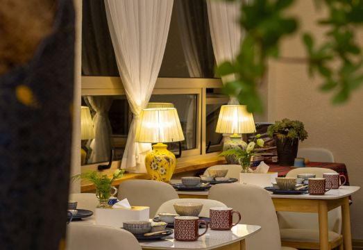 好彩假日酒店（磨西镇海螺沟冰川森林公园游客中心店）外景图