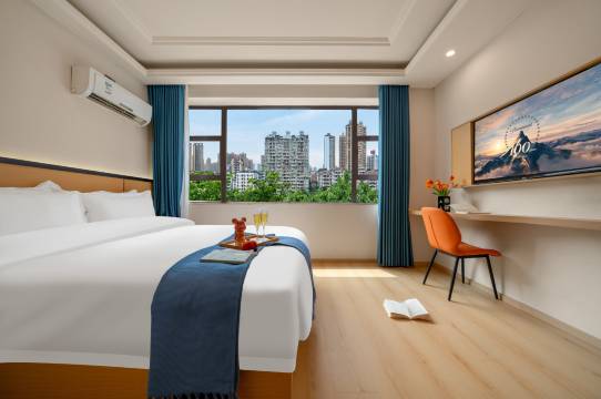 泊逸·臻品酒店(渠县人民医院财富中心店)