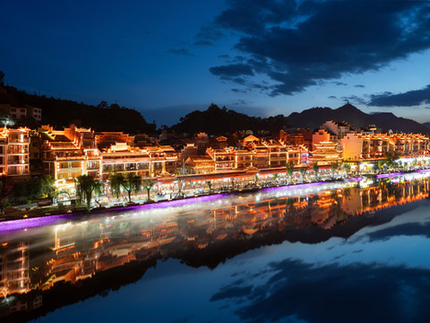 鸾喜隐山.永福荣畔江小院(镇远古城店)