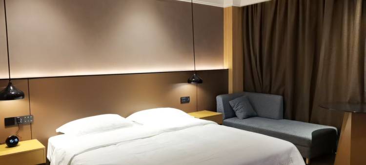 鲸逸电竞酒店(化州北京东三路店)图片