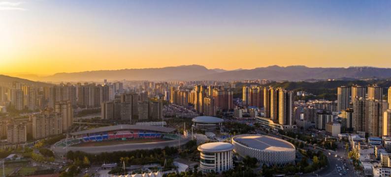 忆通国际大酒店(广元澳源体育中心川北幼专店)图片