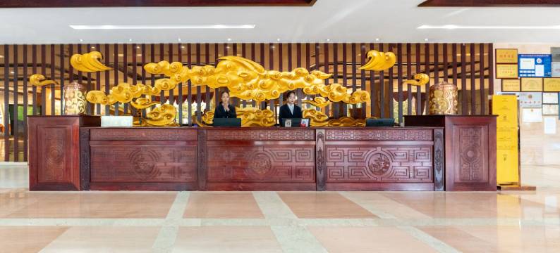 腾冲美尔翡翠皇冠建国酒店(文星楼砚湖公园店)图片