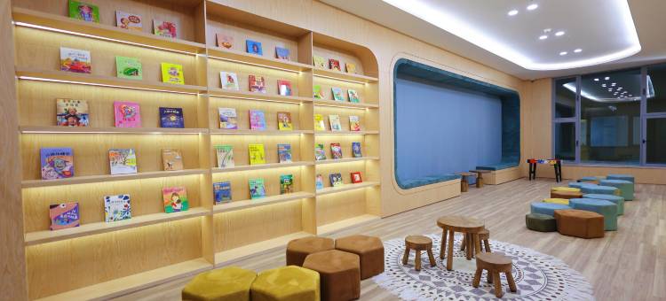 布尔津夜光城假日酒店图片